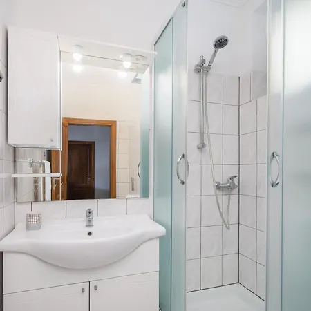 Jasmir - Free Parking Near The Apartamento Makarska