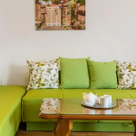 Jasmir - Free Parking Near The Apartamento Makarska